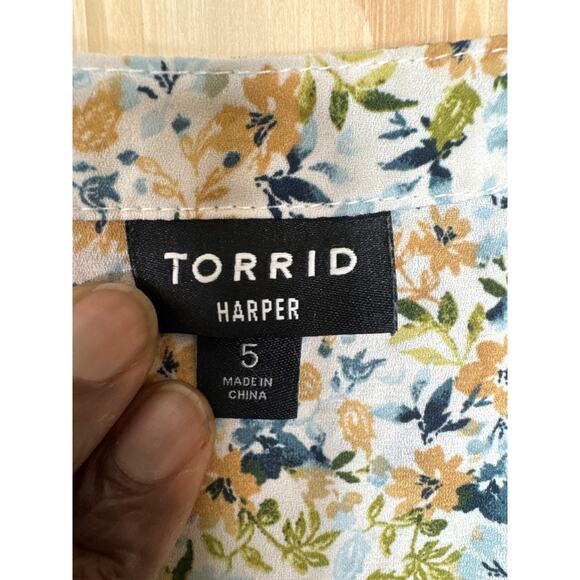 TORRID Harper Floral 3/4 Rolled Sleeves Pullover Blouse Top Size 5 - Picture 6 of 9